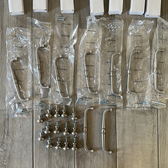 Restoration Hardware- Knobs & Pulls - Picture 4 of 4